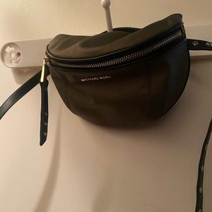 Selling Michael Kors Fanny pack